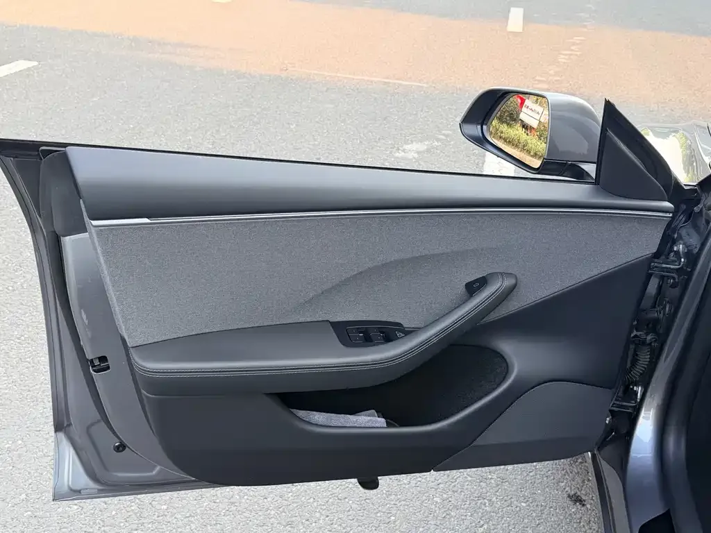 Tesla Model 3 — фото 2