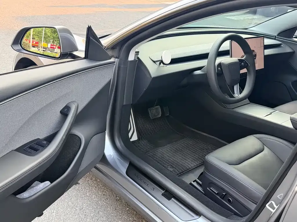 Tesla Model 3 — фото 4