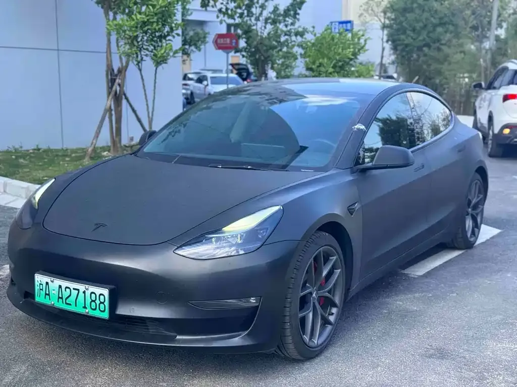 Tesla Model 3 — фото 1