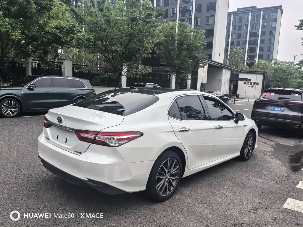 Toyota Camry — фото 7