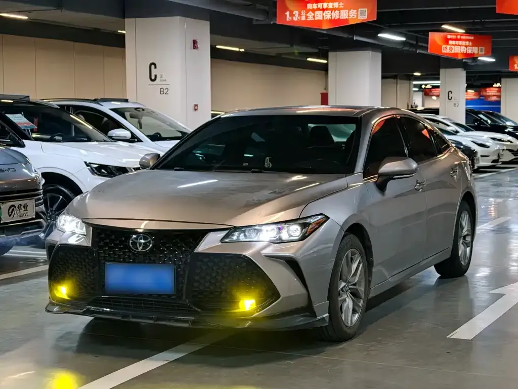 Toyota Avalon — фото 1