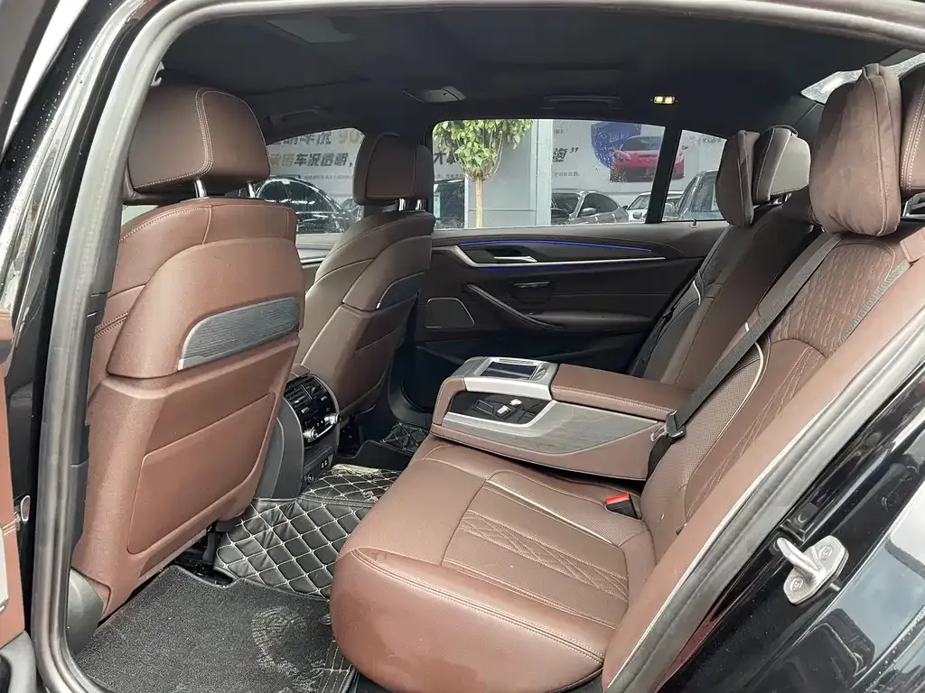 BMW 5 Series — фото 10
