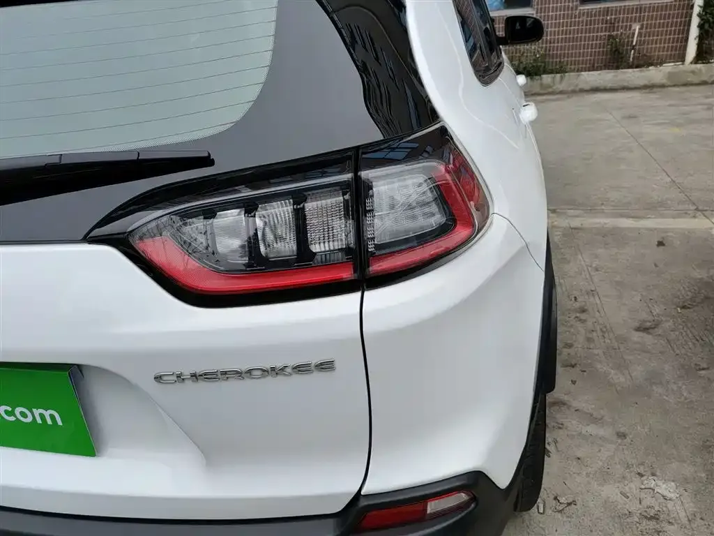 Jeep Cherokee 2021 из CN, фото 2