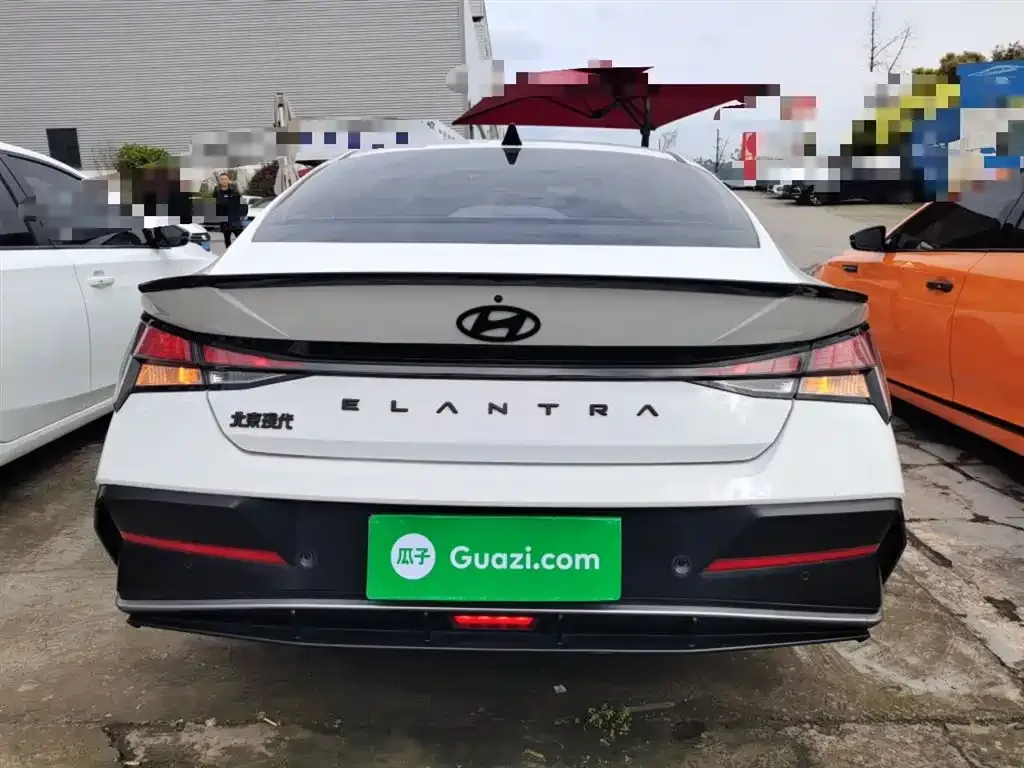 Hyundai Elantra — фото 3