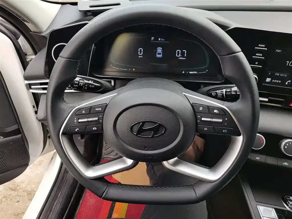 Hyundai Elantra — фото 9