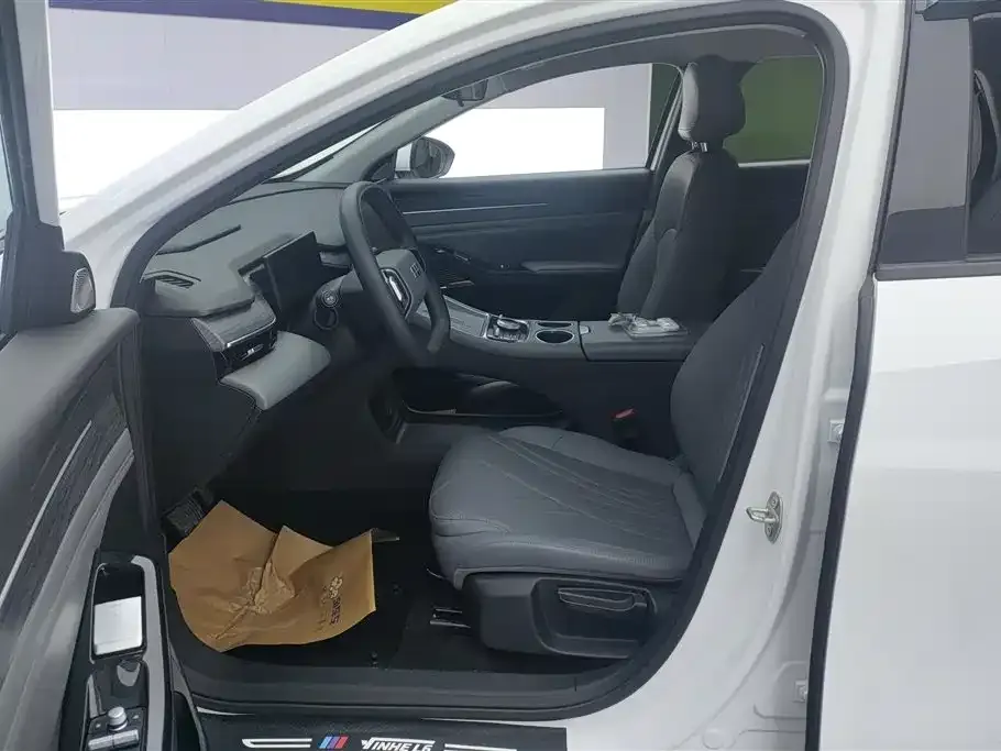 Geely Galaxy L6 2025 из CN, фото 4