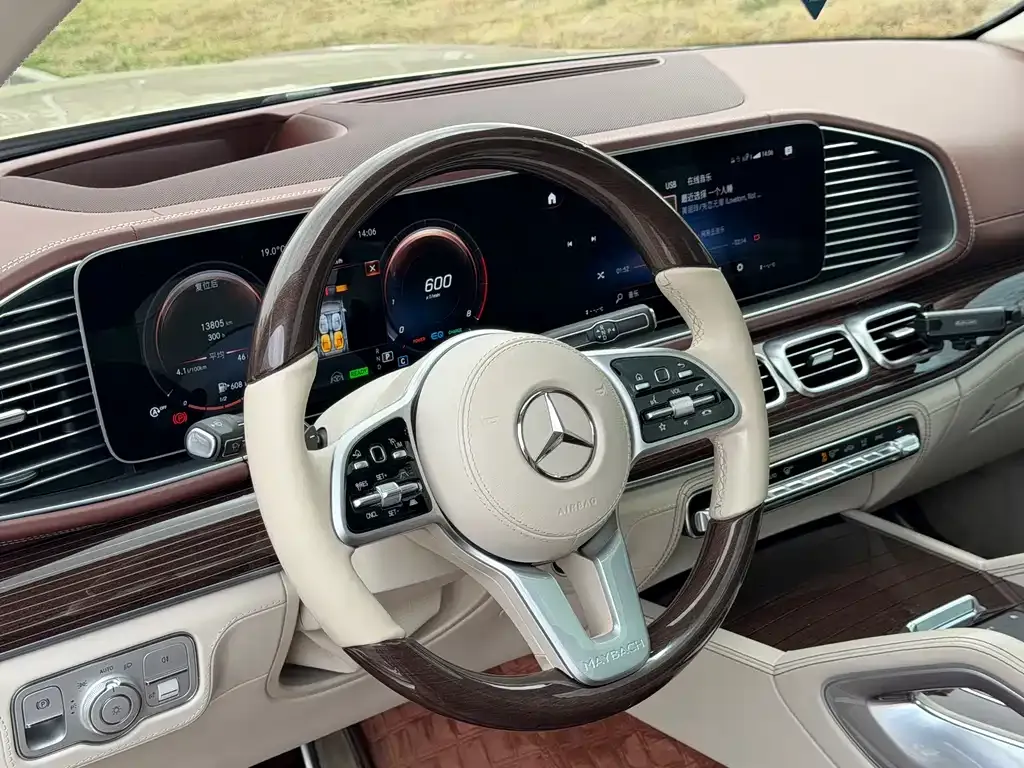 Mercedes-Benz GLS — фото 4