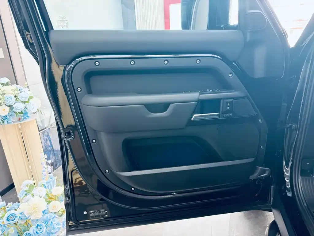 Land Rover Defender — фото 2