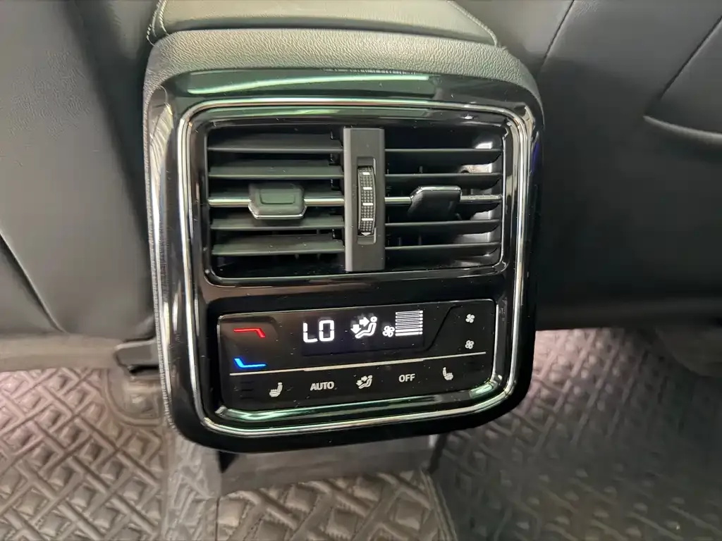 Volkswagen Passat — фото 7
