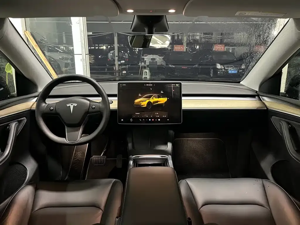 Tesla Model Y — фото 3