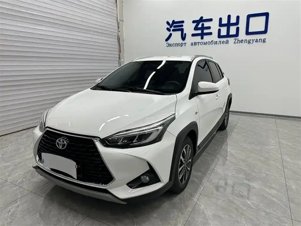 Toyota Yaris L — фото 1