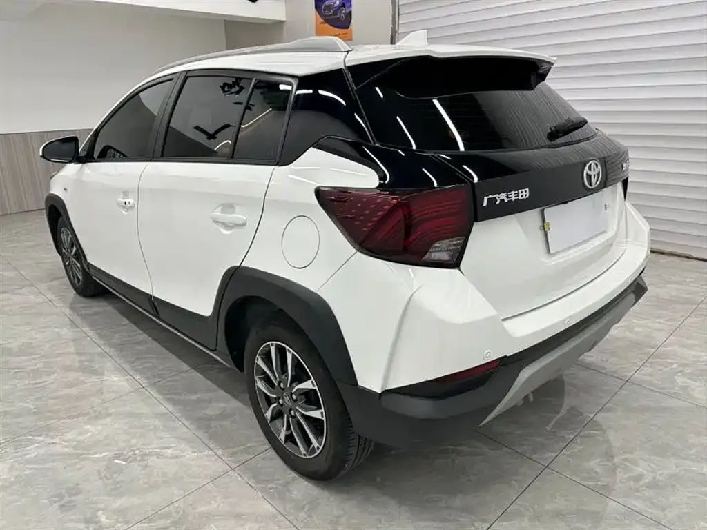 Toyota Yaris L — фото 6