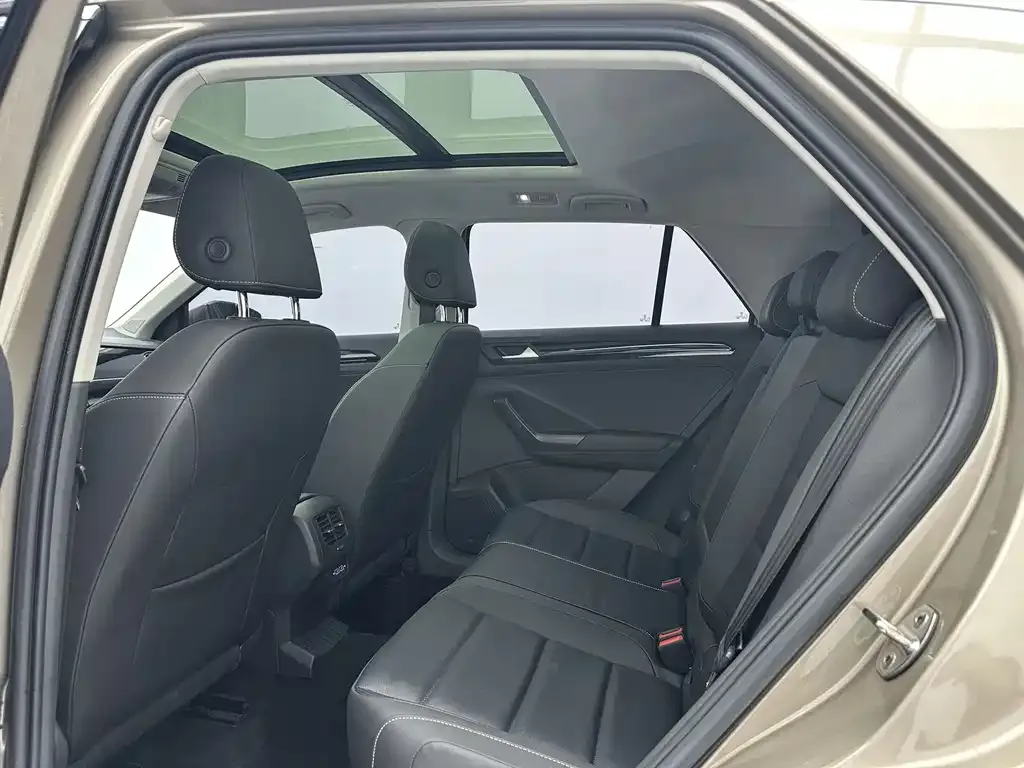 Volkswagen T-Roc — фото 2