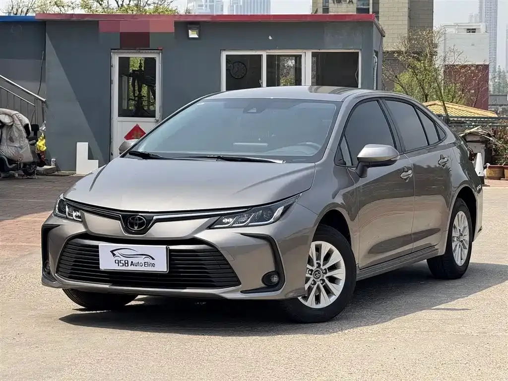 Toyota Corolla — фото 1