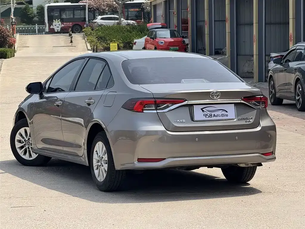Toyota Corolla — фото 10