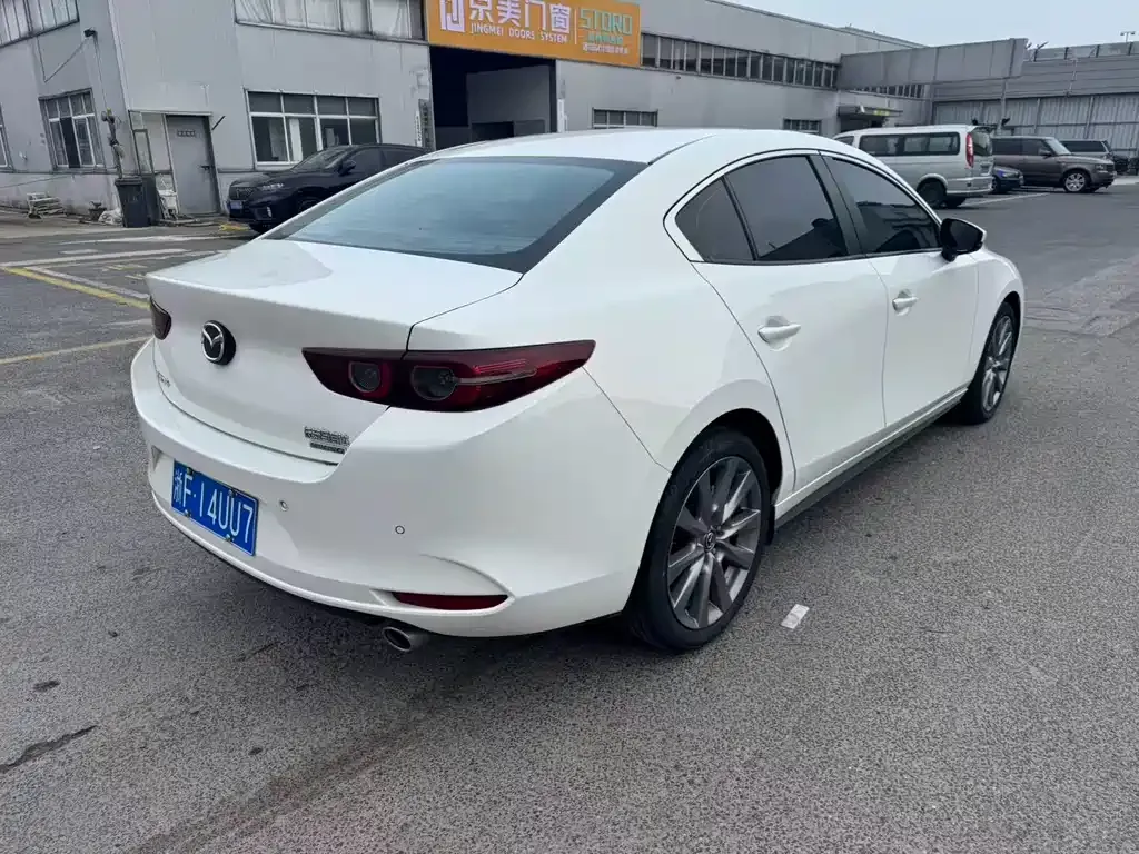 Mazda 3 Axela — фото 10