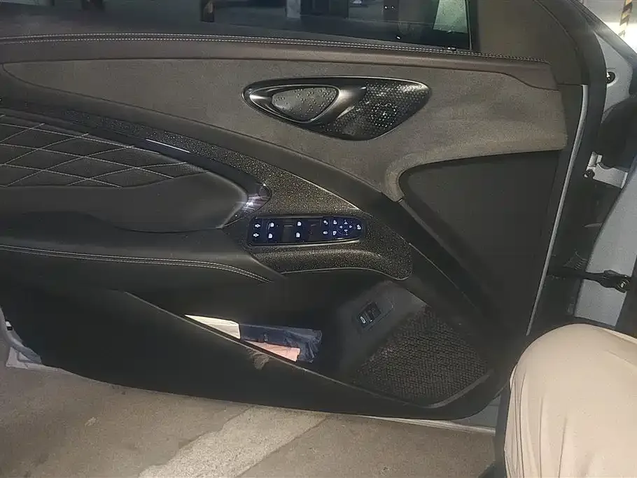 BYD Seal — фото 10