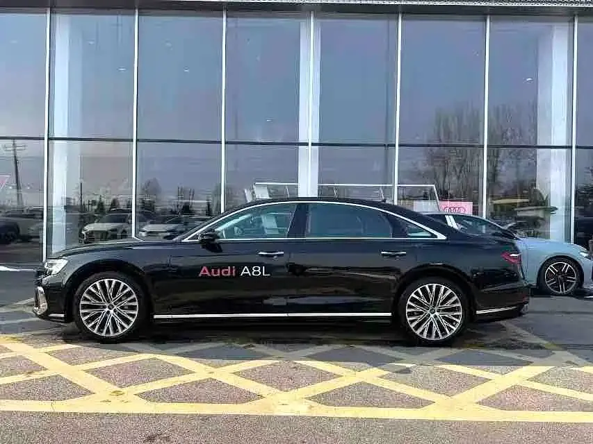 Audi A8 — фото 6