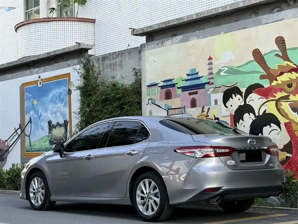 Toyota Camry — фото 5