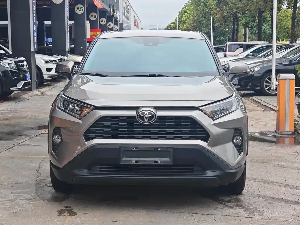 Toyota RAV4 — фото 6