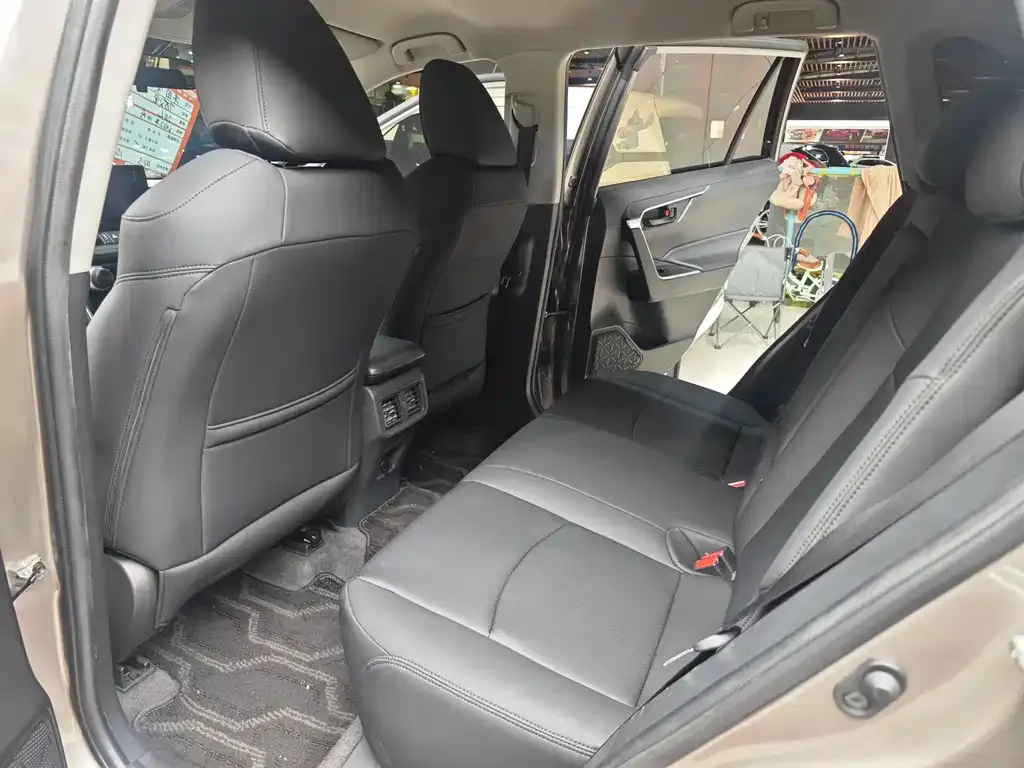Toyota RAV4 — фото 4