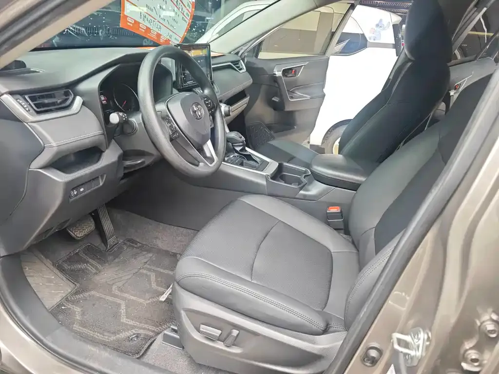 Toyota RAV4 — фото 3