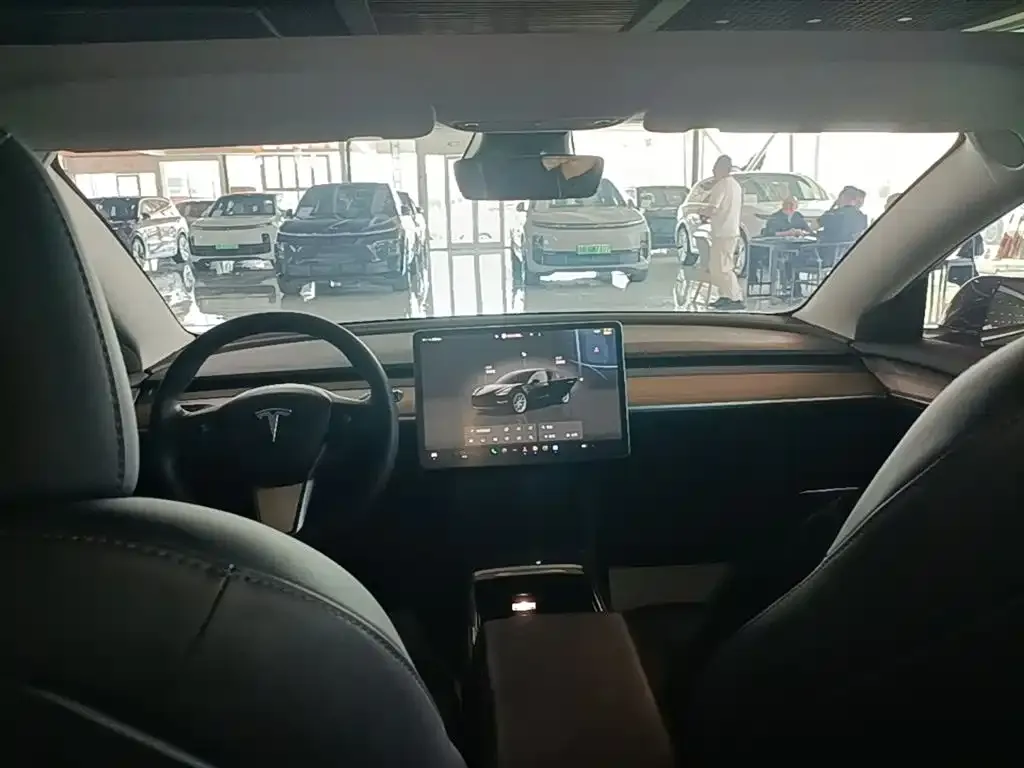 Tesla Model 3 — фото 3