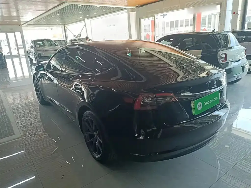 Tesla Model 3 — фото 10