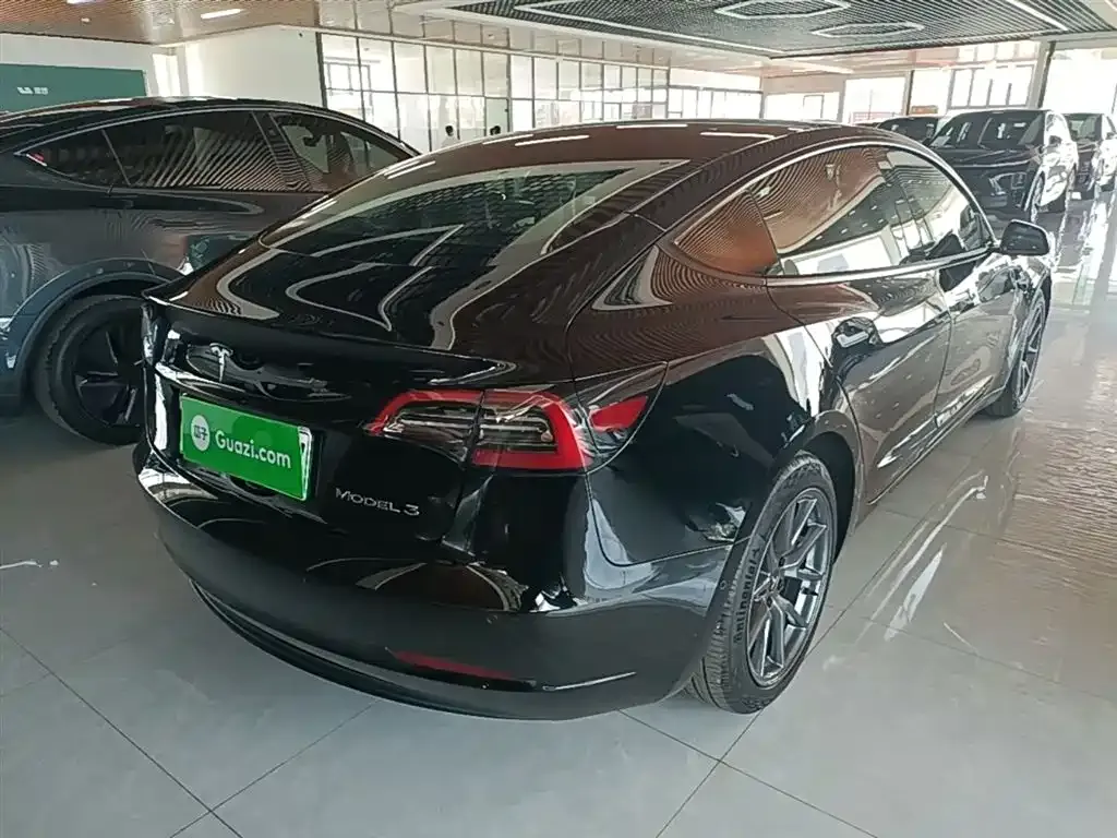 Tesla Model 3 — фото 4