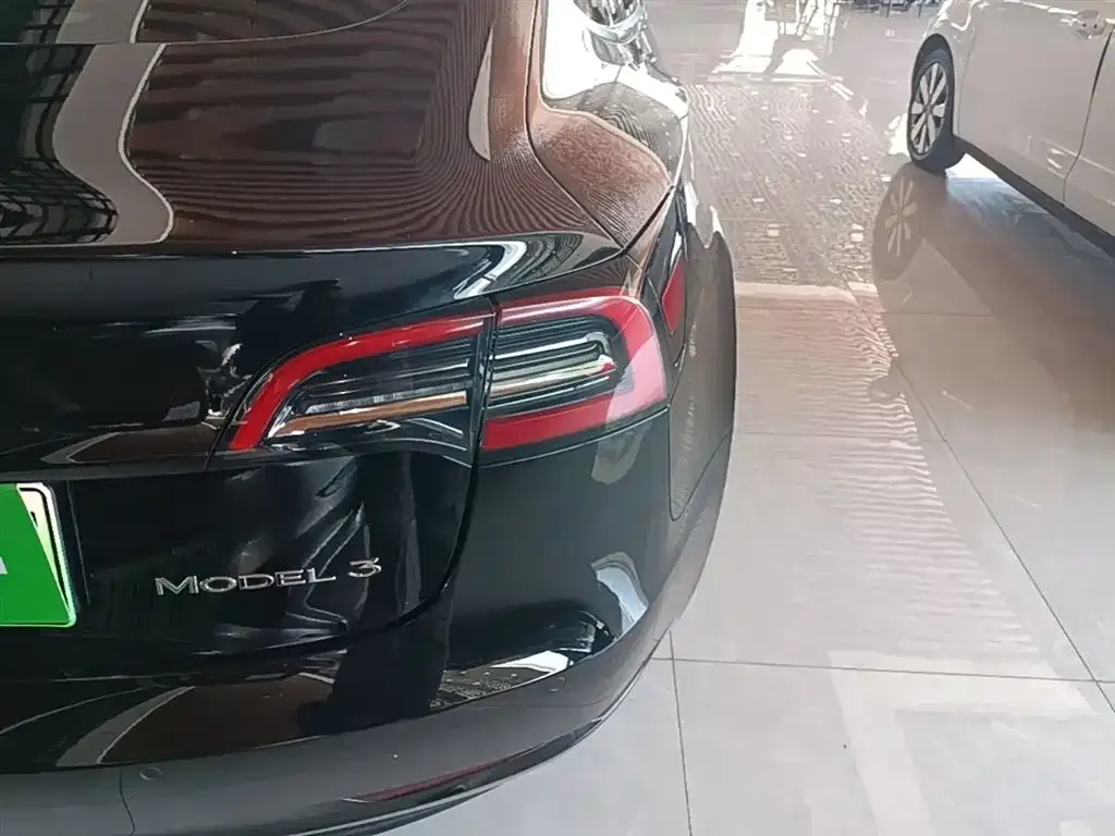 Tesla Model 3 — фото 5