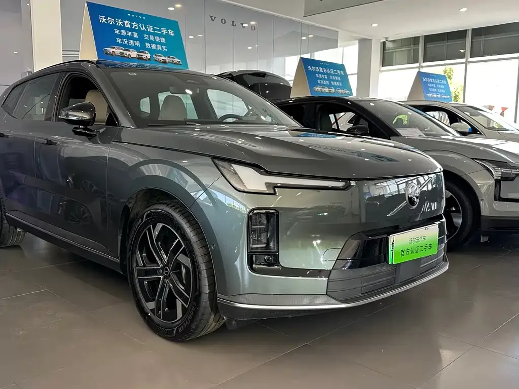 Volvo XC70 Plug-in Hybrid 2025 из CN, фото 2