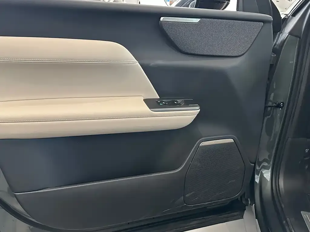 Volvo XC70 Plug-in Hybrid 2025 из CN, фото 10