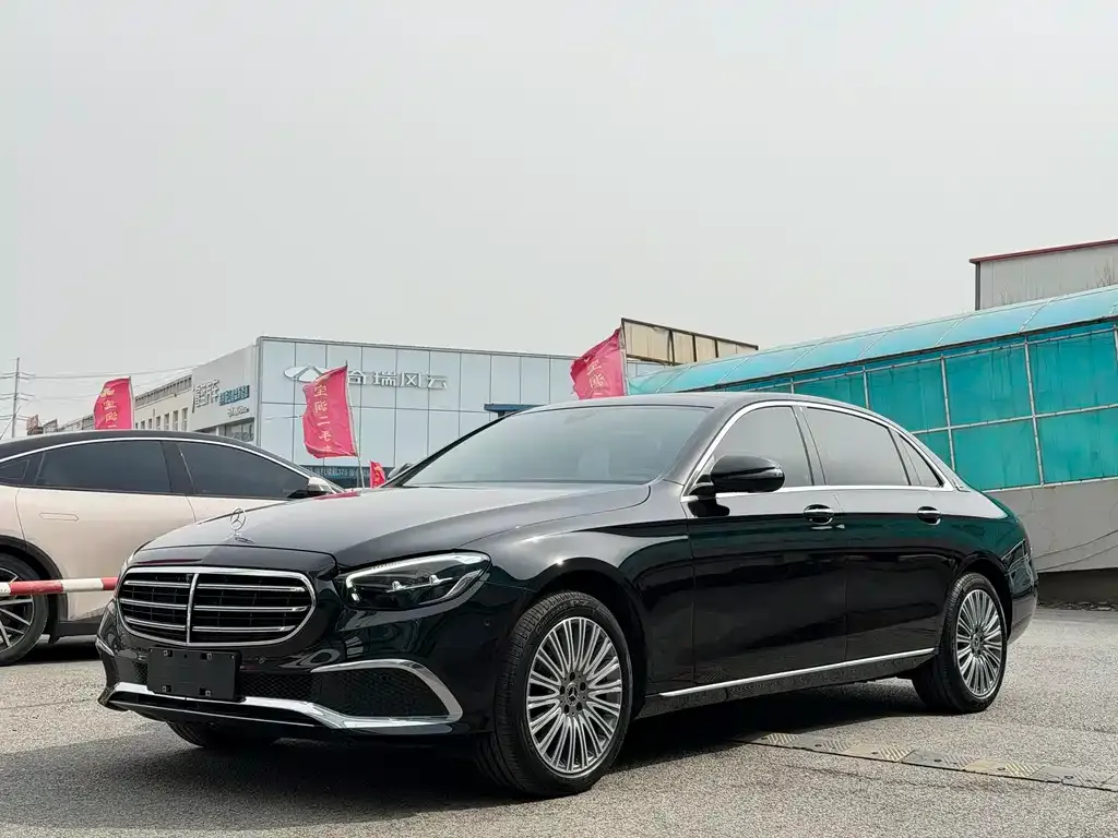 Mercedes-Benz E-Class — фото 1