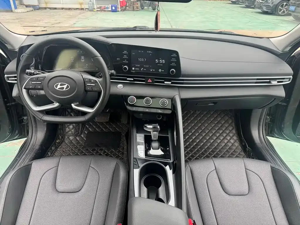 Hyundai Elantra — фото 2