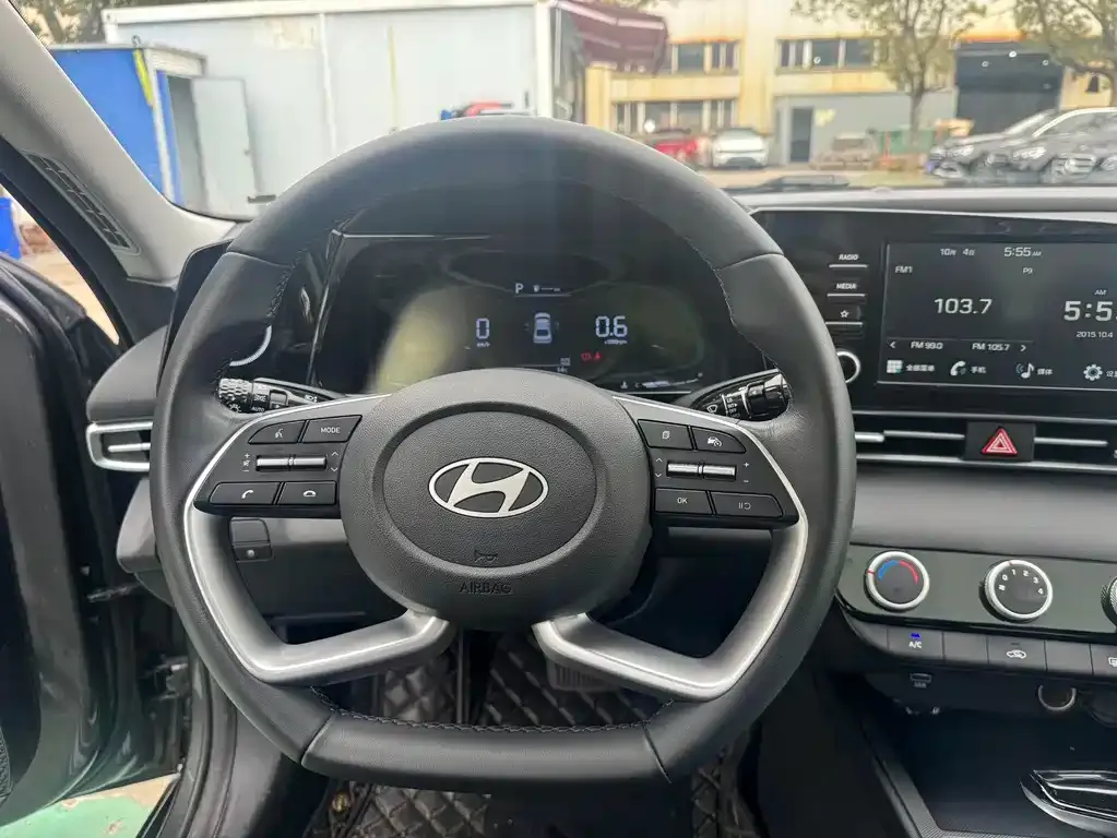 Hyundai Elantra — фото 7