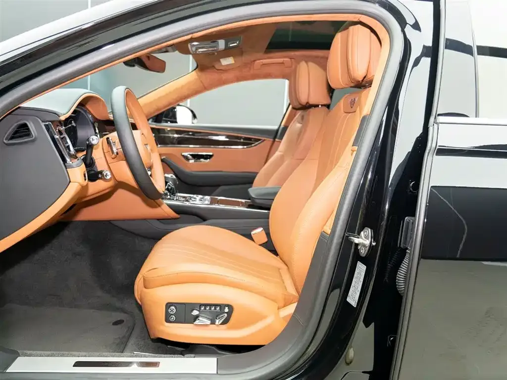 Bentley Flying Spur — фото 3