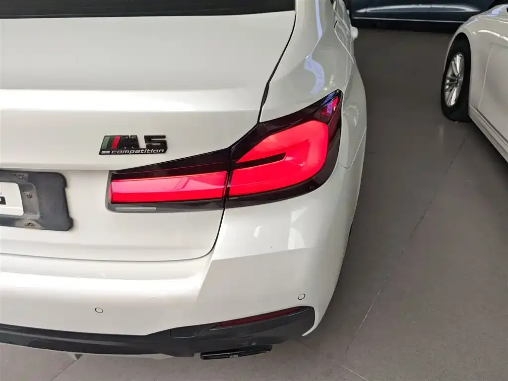 BMW 5 Series — фото 10