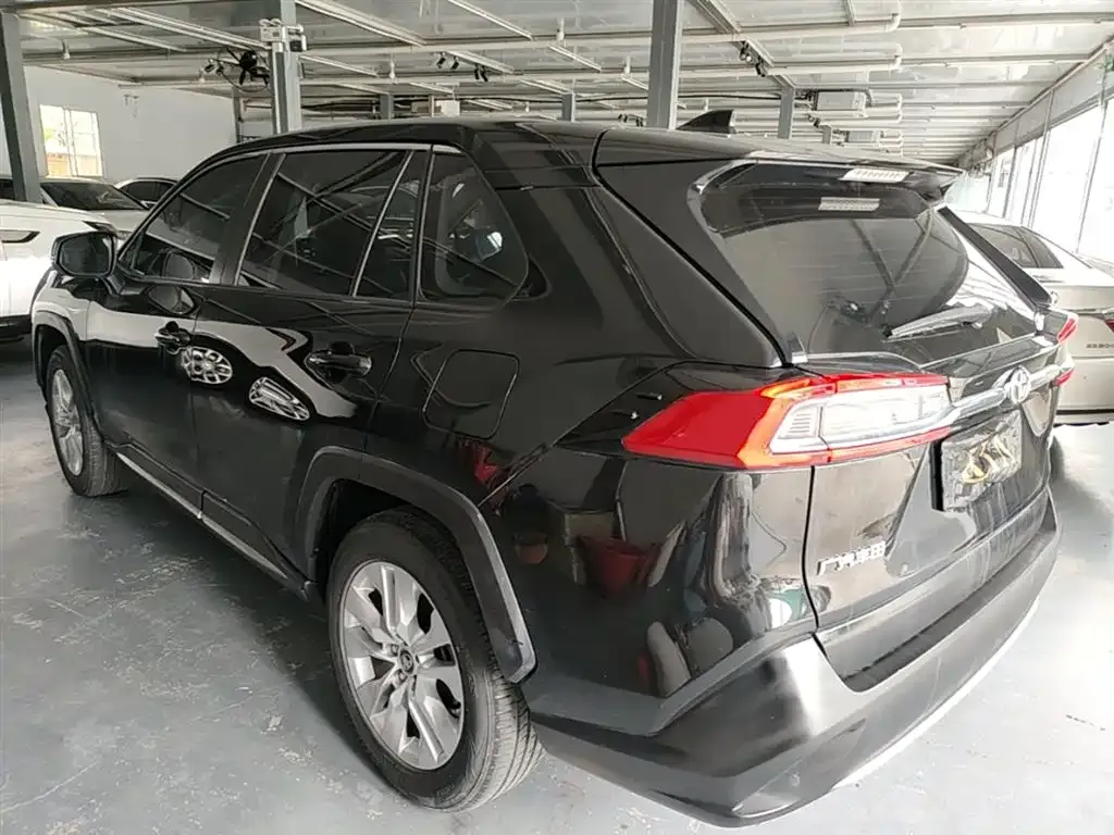 Toyota Wildlander — фото 10