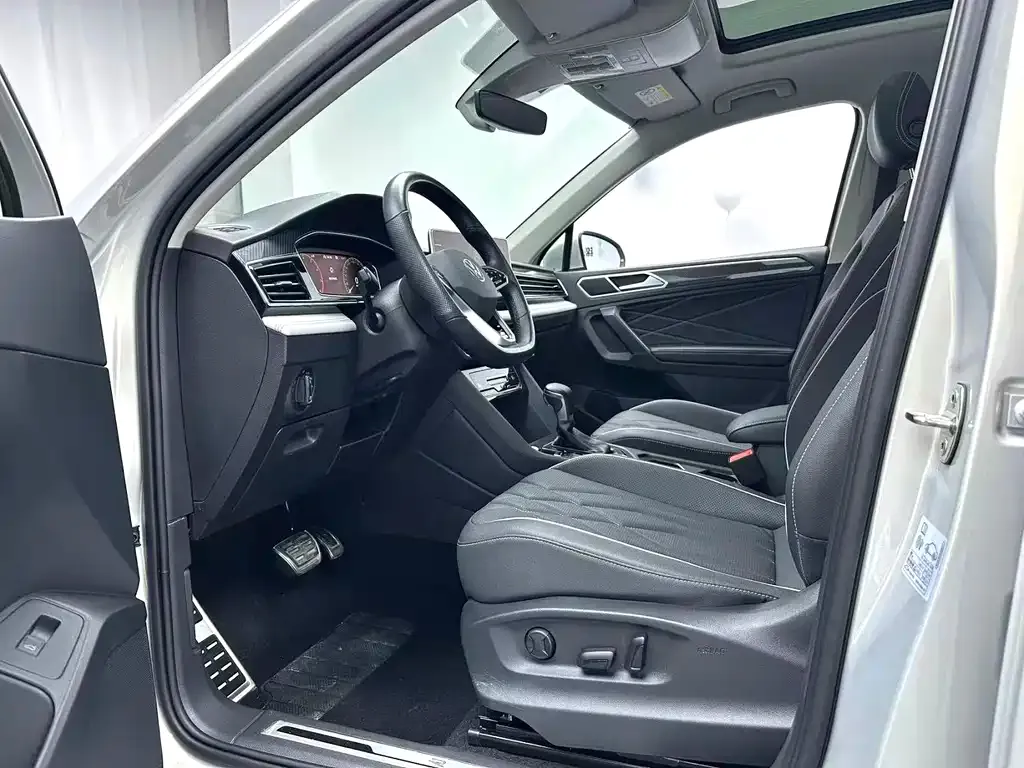 Volkswagen Tiguan L 2022 из CN, фото 8