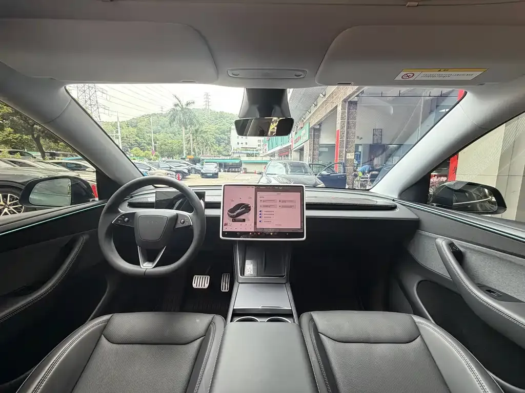 Tesla Model Y — фото 10