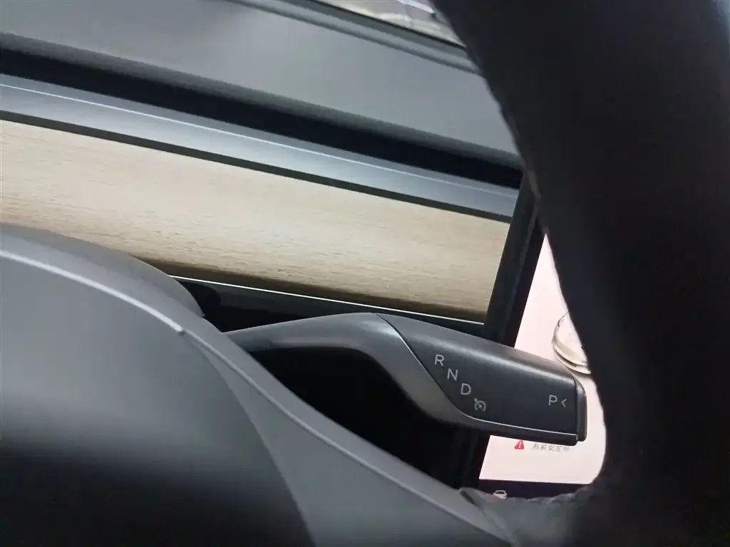 Tesla Model 3 — фото 10