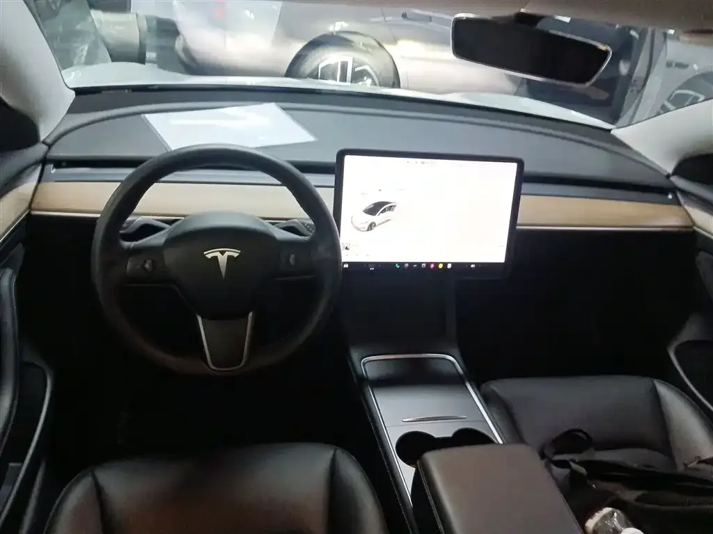 Tesla Model 3 — фото 5