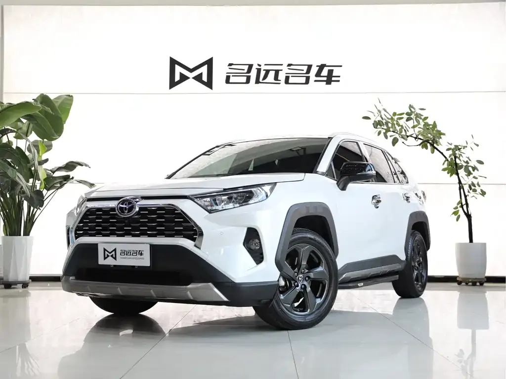 Toyota RAV4 — фото 1