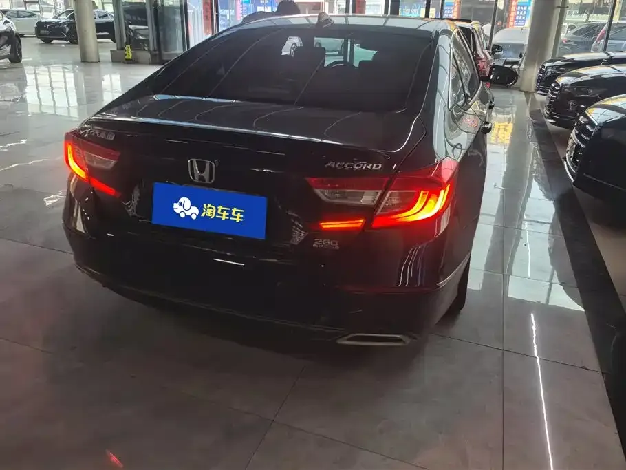 Honda Accord — фото 8