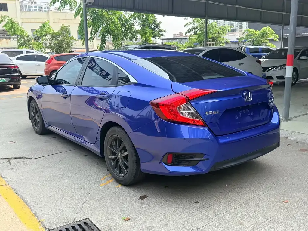 Honda Civic — фото 7