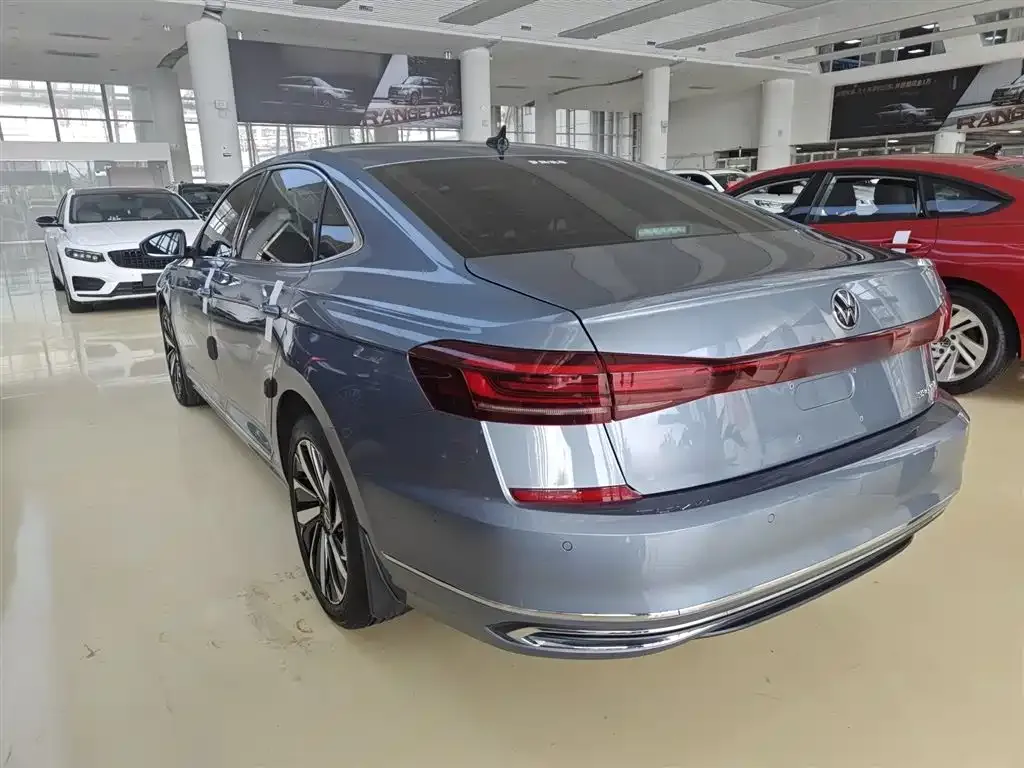 Volkswagen Passat — фото 8