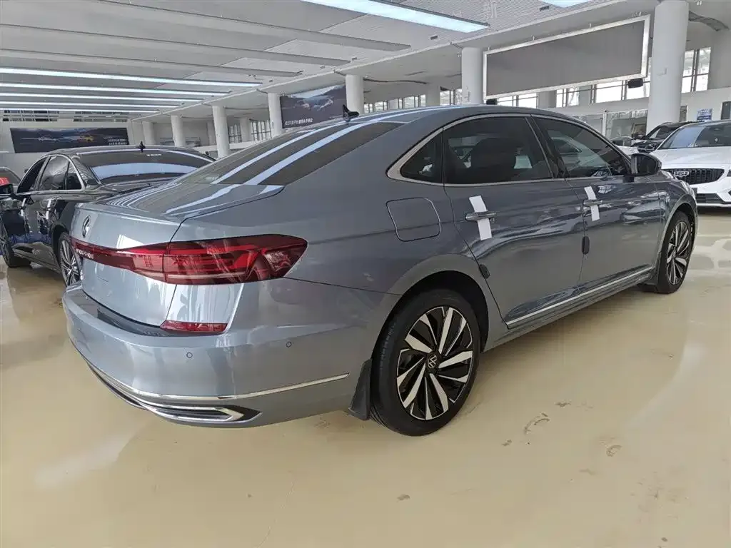 Volkswagen Passat — фото 10