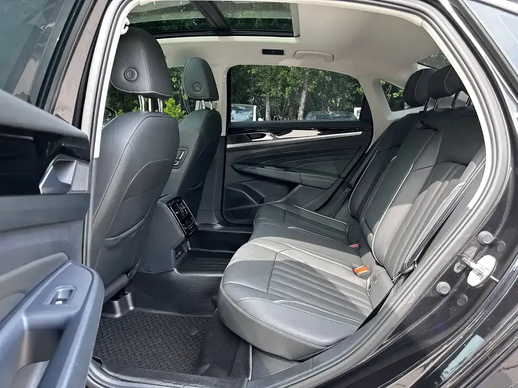Volkswagen Passat — фото 8