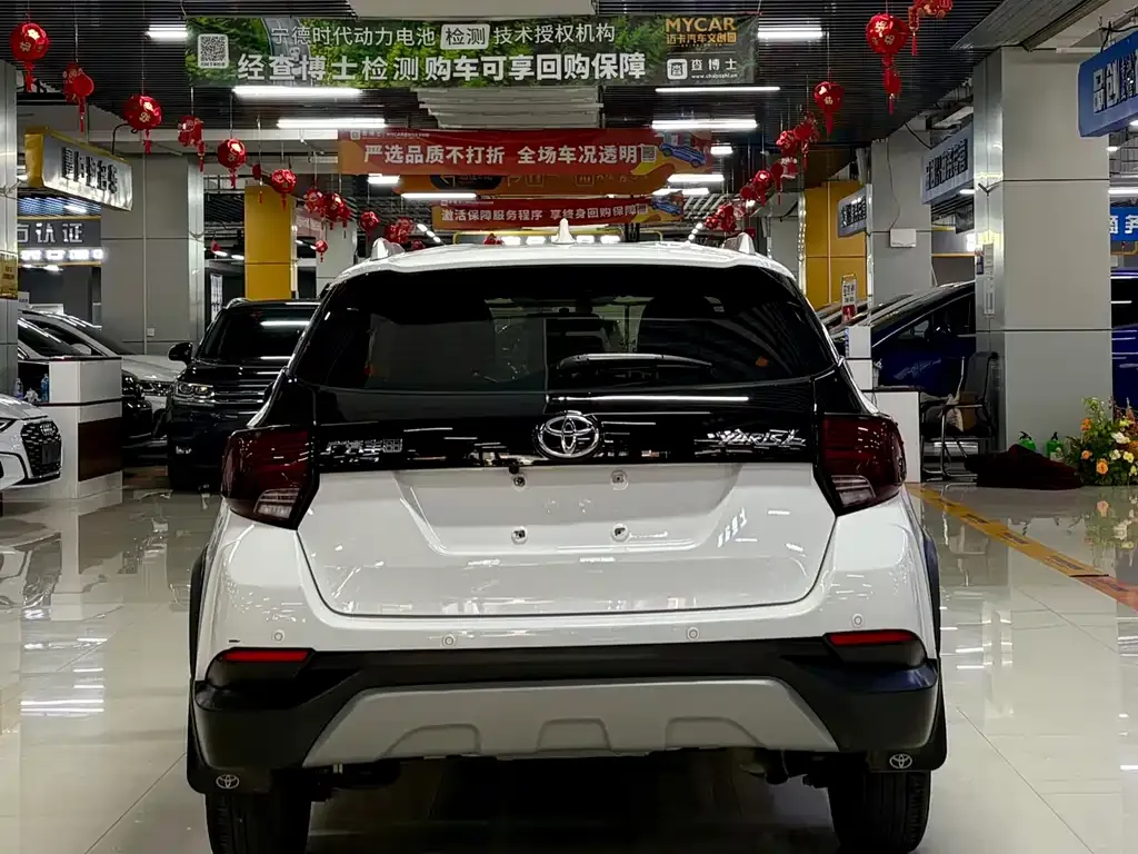 Toyota Yaris L — фото 8