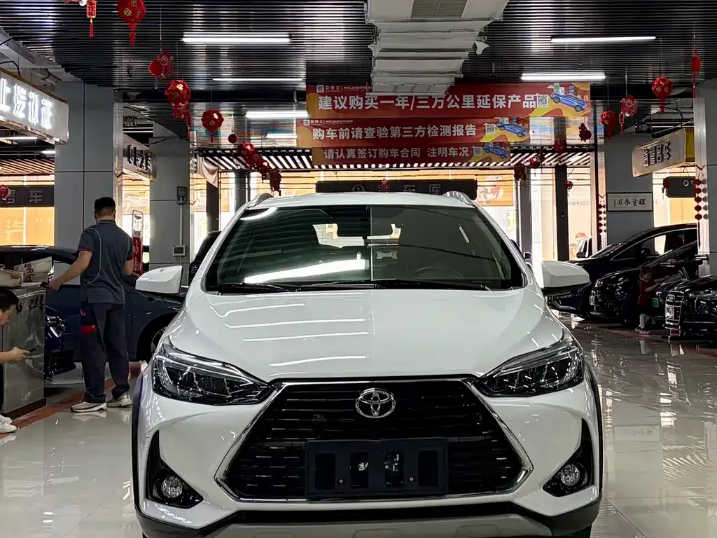 Toyota Yaris L — фото 3